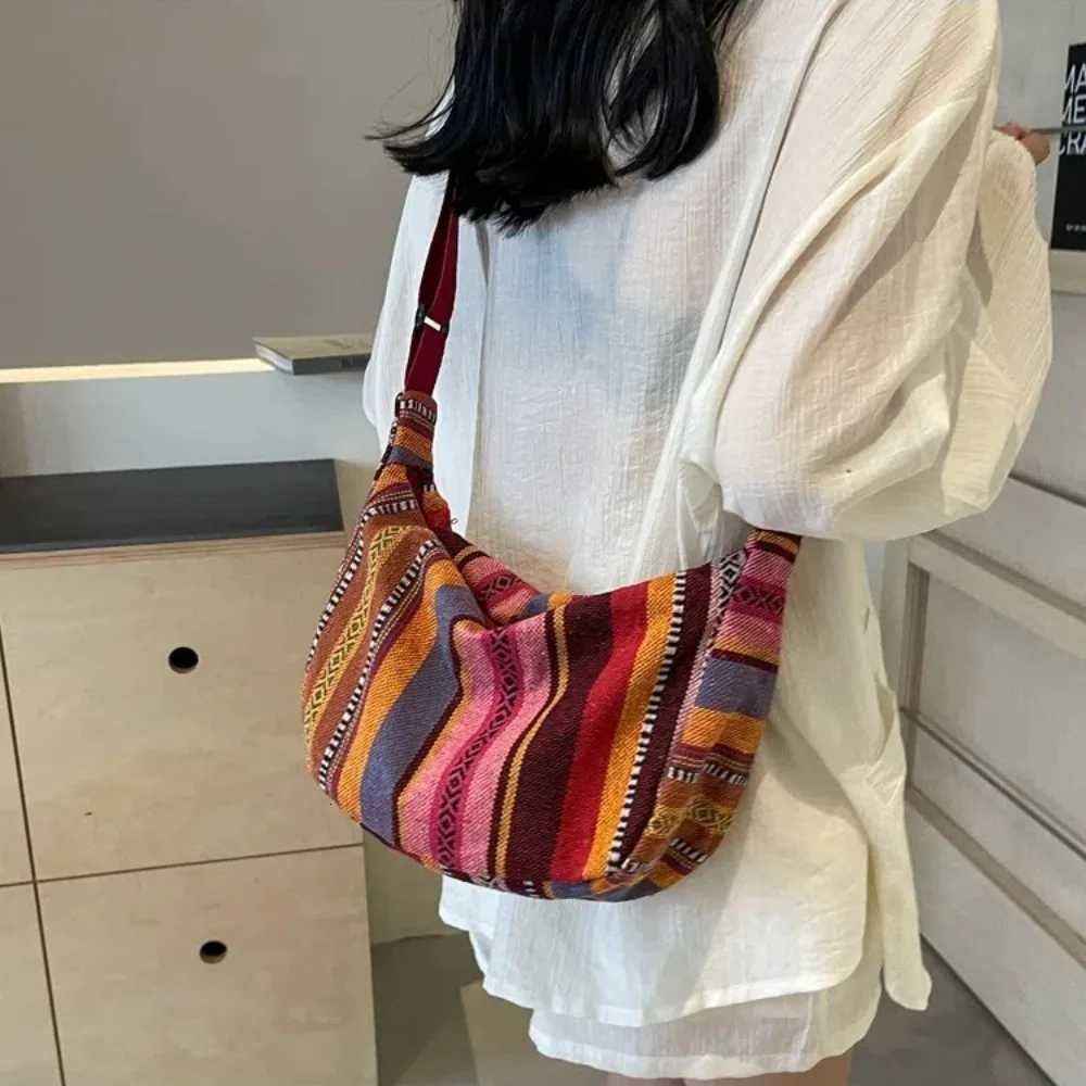 Fashion Tribal Style Shoulder Bag Striped Pattern Large Capacity Crossbody Bag Zipper Closure Canvas Messenger bag WomenT2511112