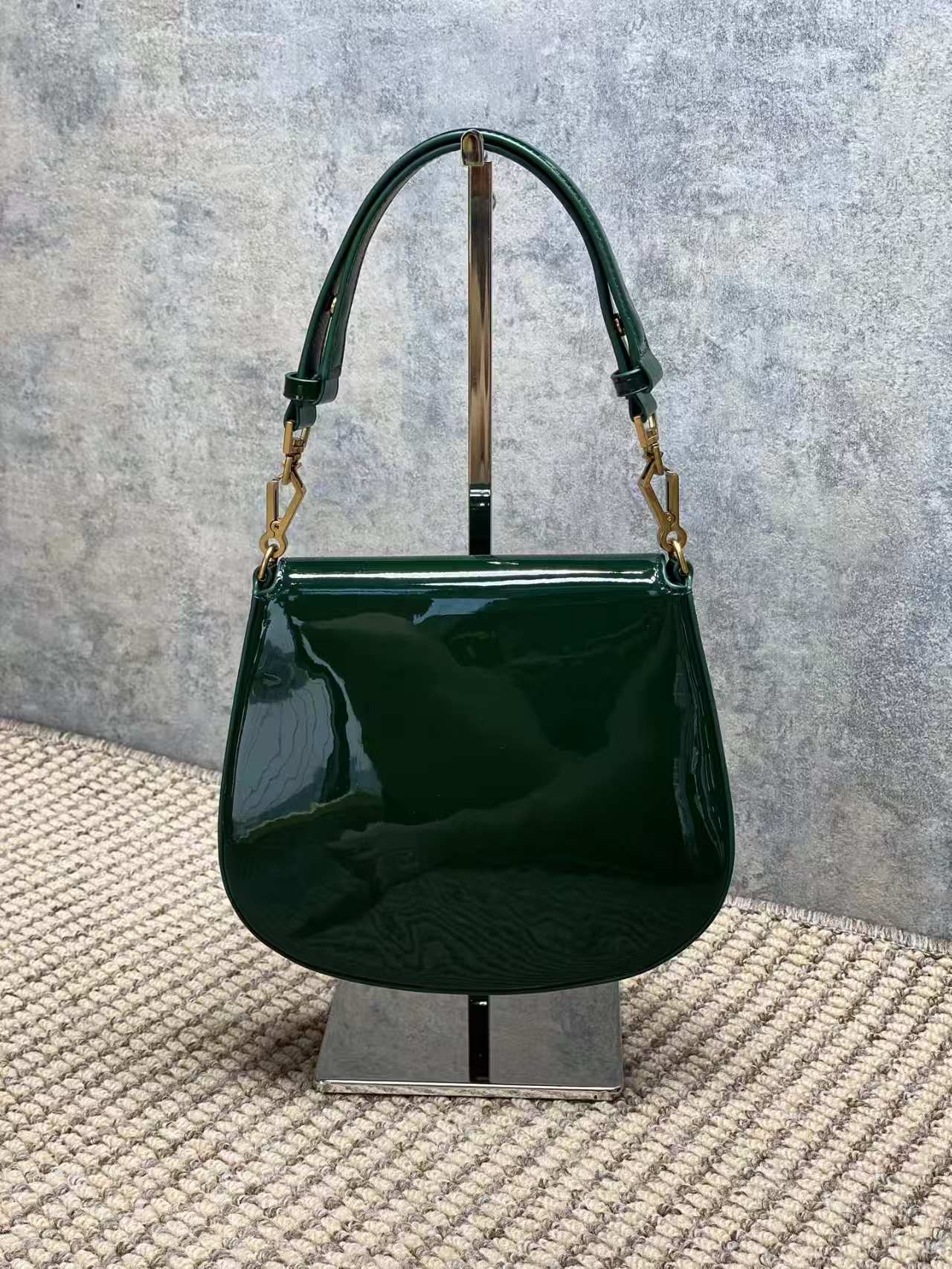 Elegant Women's Shoulder Bag Fashion Designer Handbag Collection, Luxury Metal Hardware Tote Bag, Suitable for Various Occasions, with Optional Matching Card Holder