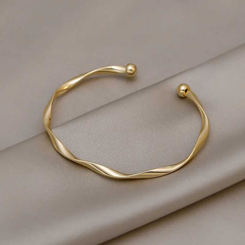 Simple Trendy Irregular Mobius Twist Open Cuff Bangle Bracelets For Women Gold Color Adjustable Jewelry Noeud Armband PulseirasC250411