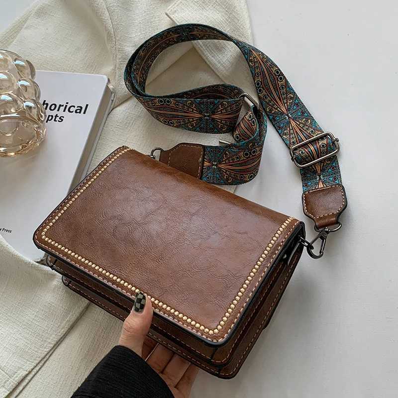 Classic fashion versatile elegant retro style crossbody bag portable adjustable shoulder strap backpack casual simple wide shoT2511112