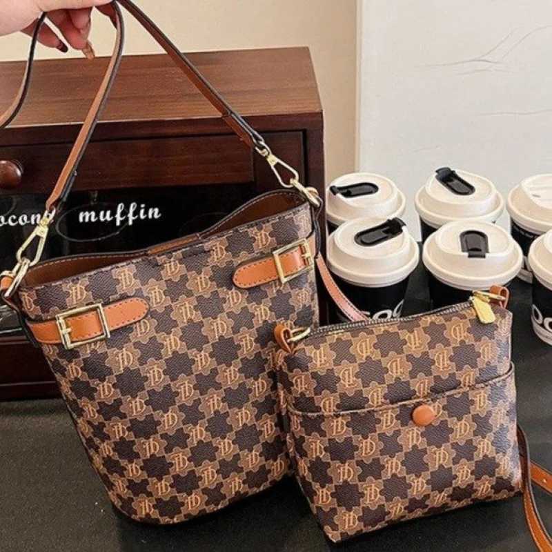 Fashionable Designer Paris Tote Bag for Women with Messenger Option and Classic High-End Large SpaceW251111