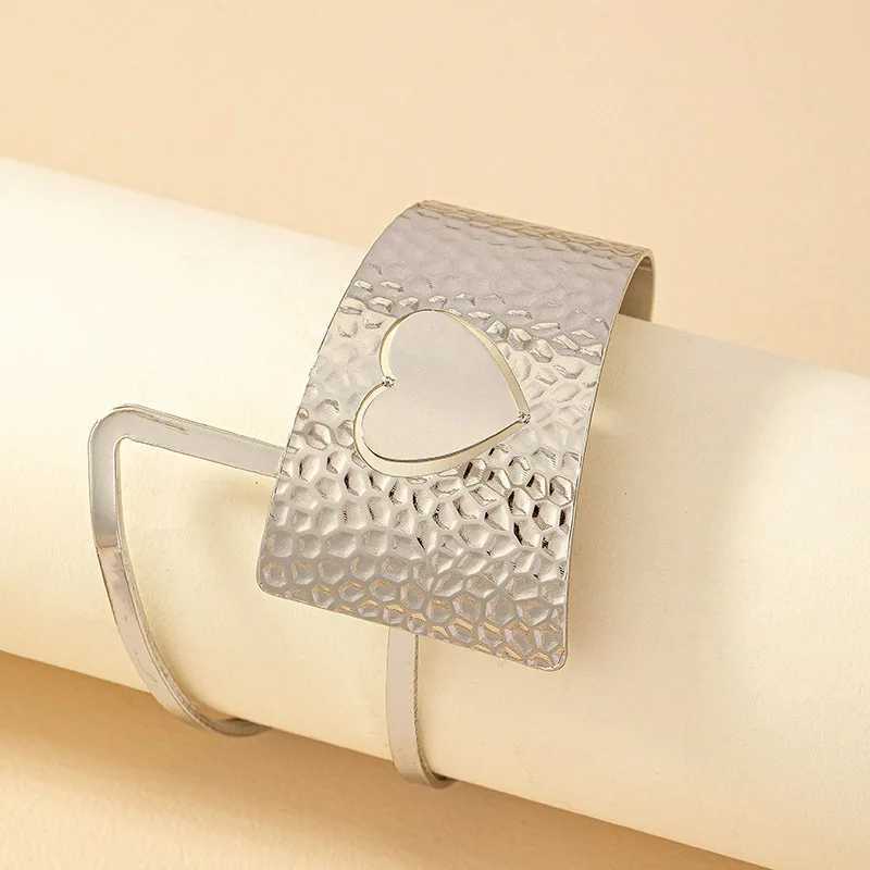 Geometric Open Bracelet for Women Fashion Heart Bracelets Personality Jewelry Luxury Exaggerated Female Bangle AccessoriesC250411