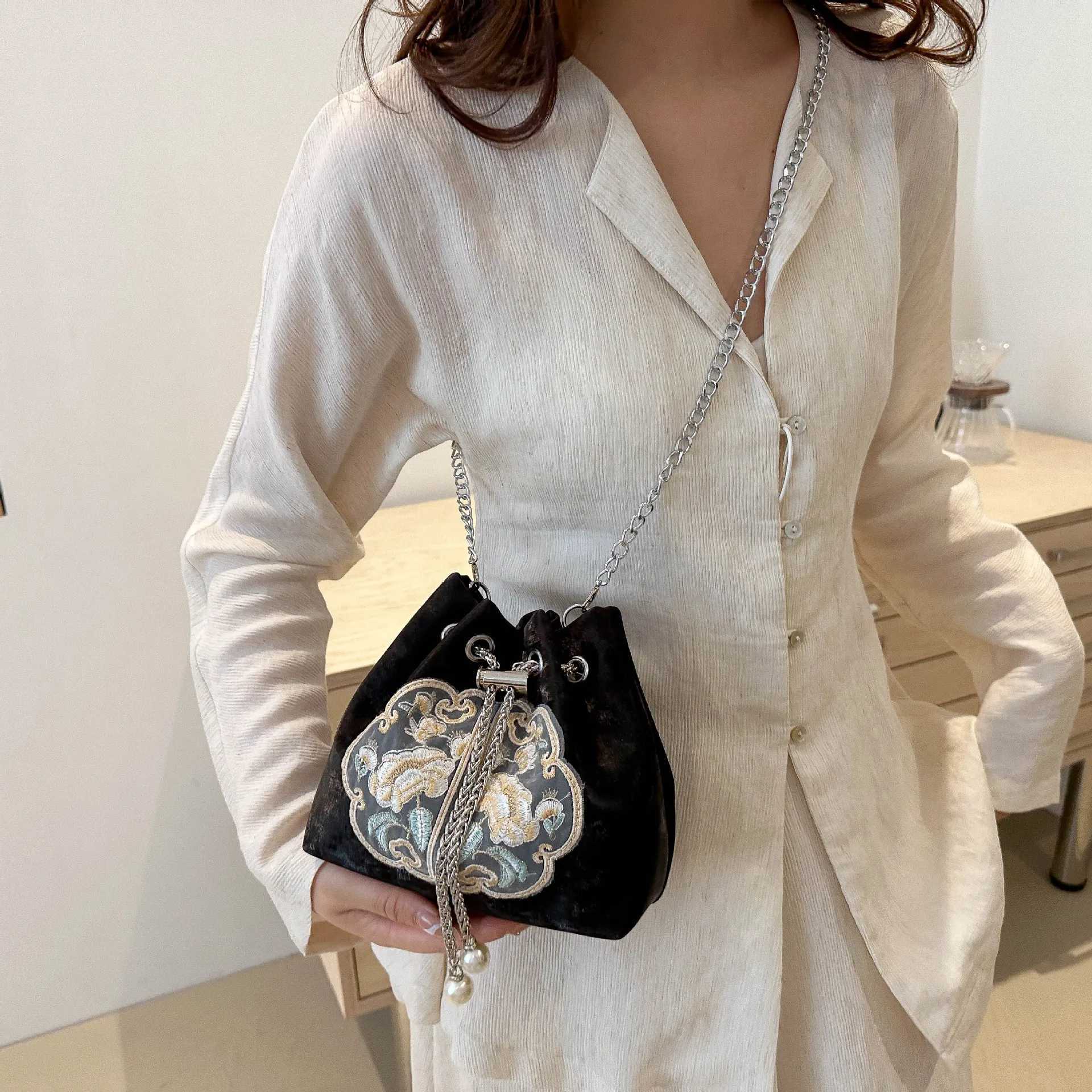 Chinese style womens handbag 2025 new sturdy and beautiful chain bag niche single shoulder cross bucket bagXJ250412