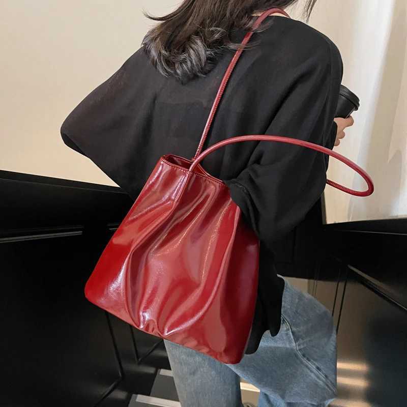New Womens Large Capacity Fashion Handbag Solid Color Fashion Bucket Bag Womens Fi PU Shoulder BagXJ250412