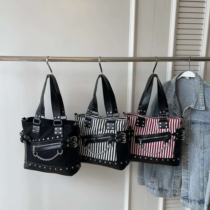Gothic Style High-capacity Splicing Leather Women's Bags Personality Retro Design of Chain Buckle Single Shoulder Crossbody Bag