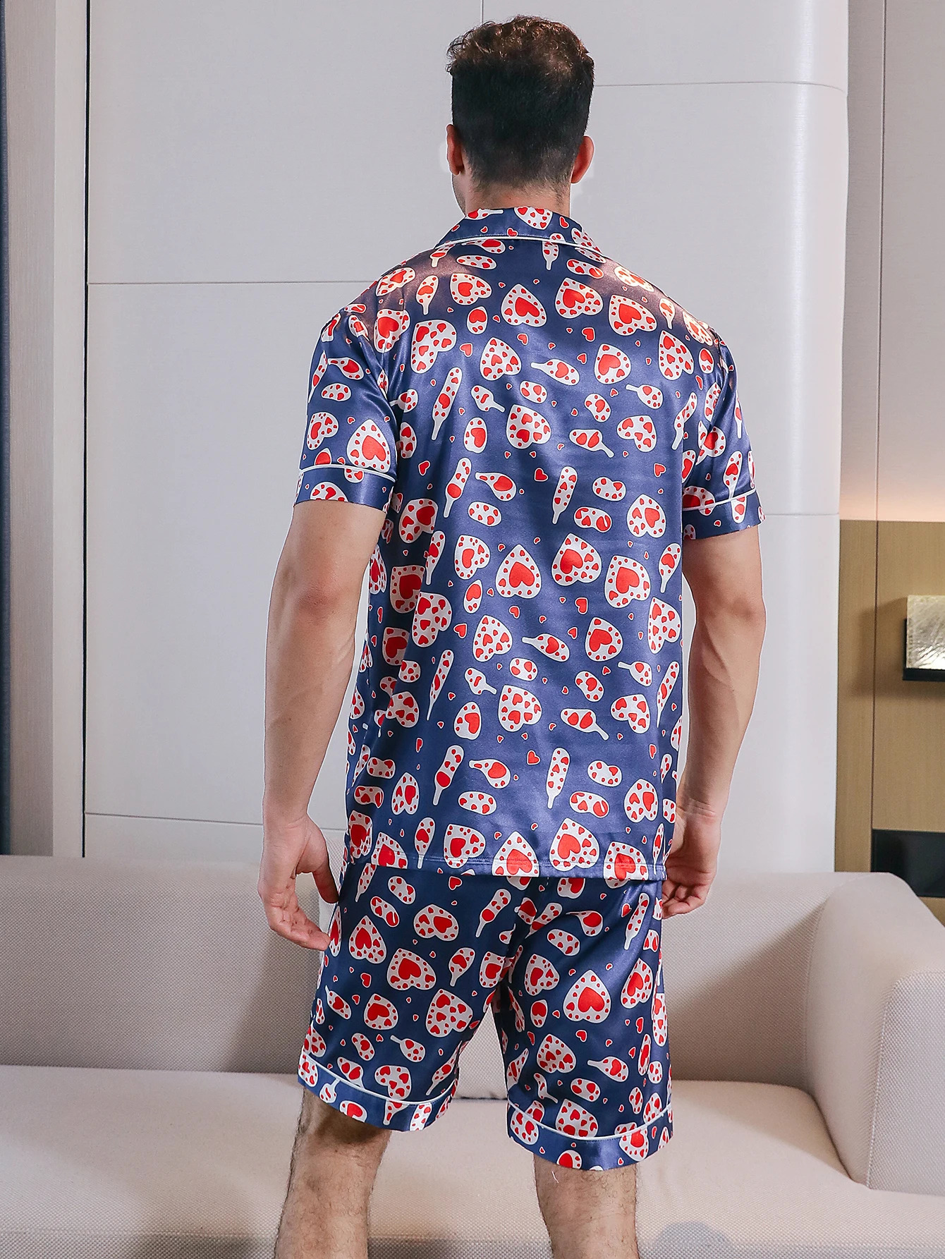 Two piece set of mens pajamas summer short sleeved pajamas heart-shaped printed home clothing pajamas set 250411