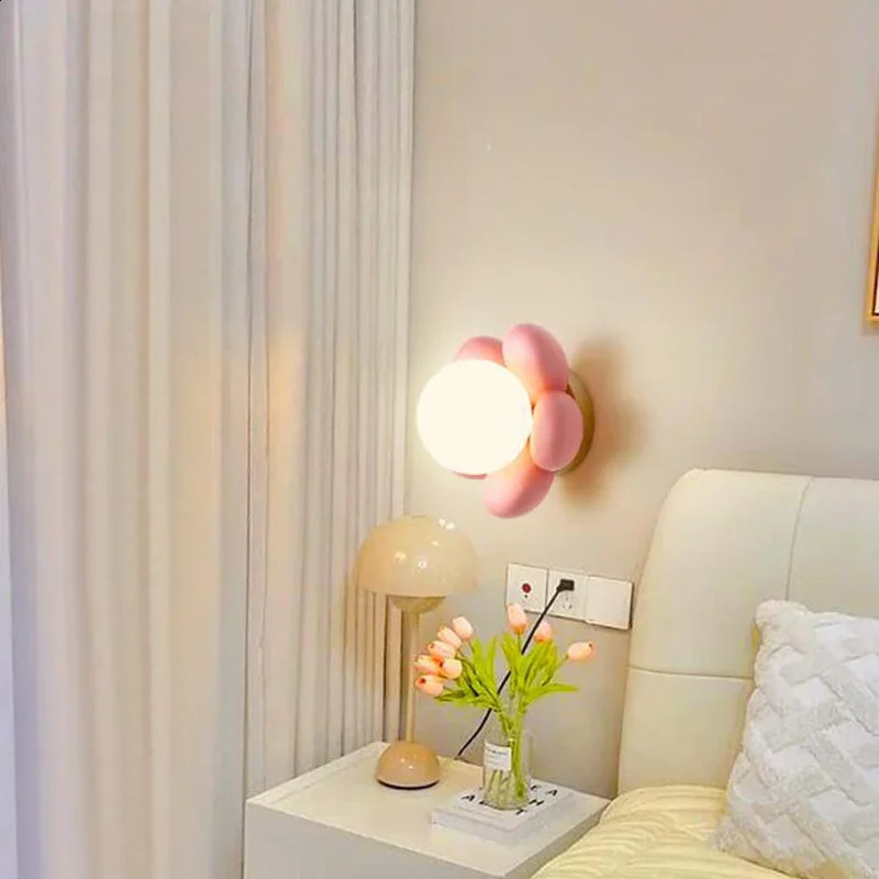 Rural style simple and warm floral wall lamp Nordic creative for childrens rooms study rooms bedrooms bedside lamps 250411