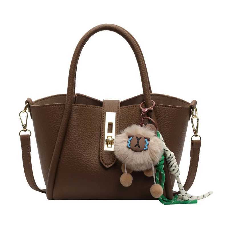 2026 Hot Selling Casual Chic Slant Cross Bucket Bag Leather Commuting Single Shoulder Bag High-End Luxury Womens Handbag FemaleT2511112