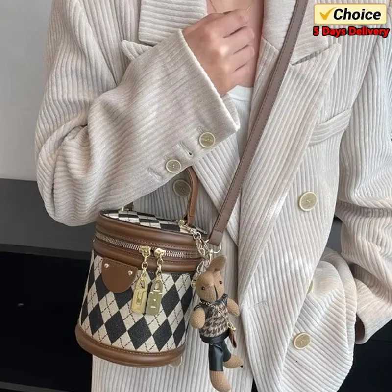 High End Fashion Womens Hand-held Bucket Bag 2024 New Versatile Mobile Phone Small Bag Casual Single Shoulder Diagonal CrossBagT2511112