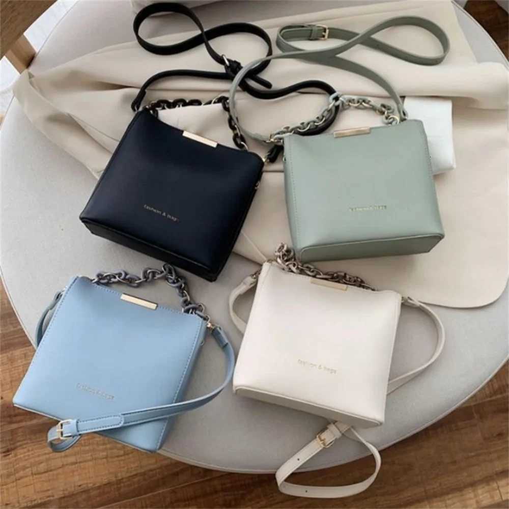 Leisure White Bucket Luxury Handbag for Women Fashion Chain Bag Versatile Crossbody Shoulder Bags Ladies Small Square Bag TotesT2511112