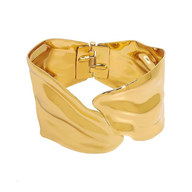 Elegance: Statement Golden Wave Cuff Bracelet