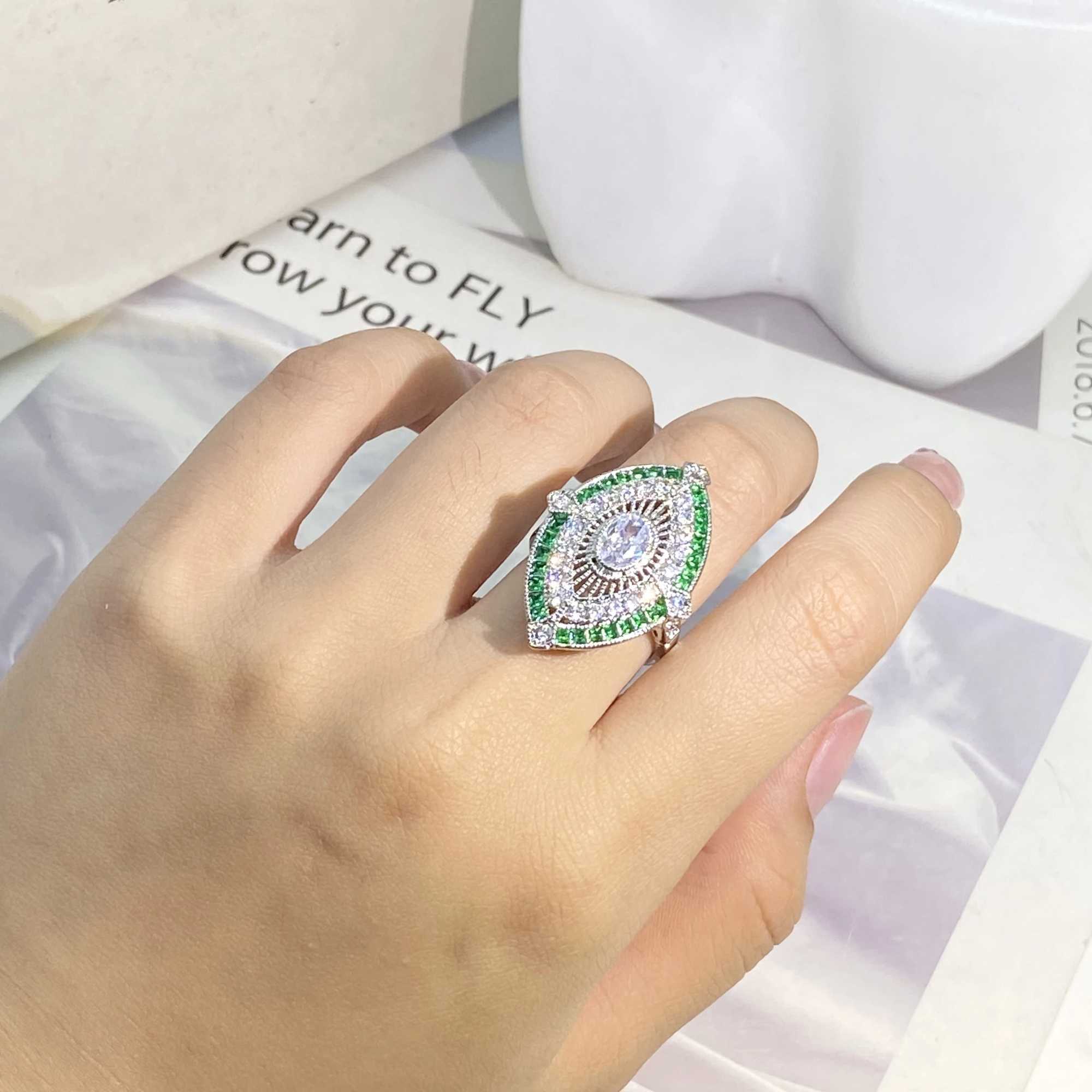 Retro fashion jewelry 925 stamp filled white and green AAA cubic zirconia CZ Princ cutting party wedding ringXJ250412