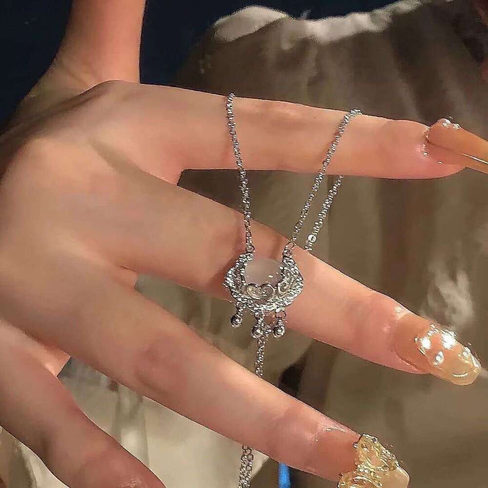 Hot selg birthday Kitty necklace, women's sweet and cute pendant, collarbone chain, give it to your best friend, go with you