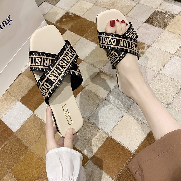 Ladies 2025 summer new foreign trade plus-size net red slippers outside Europe and the United States fashion casual everything a word flat slippers sh