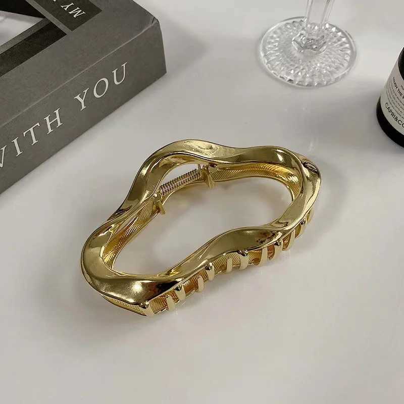 1 high-end metal white cloud shark head accessory with hair clip feminine style disc-shaped hair grab clip Y2504012