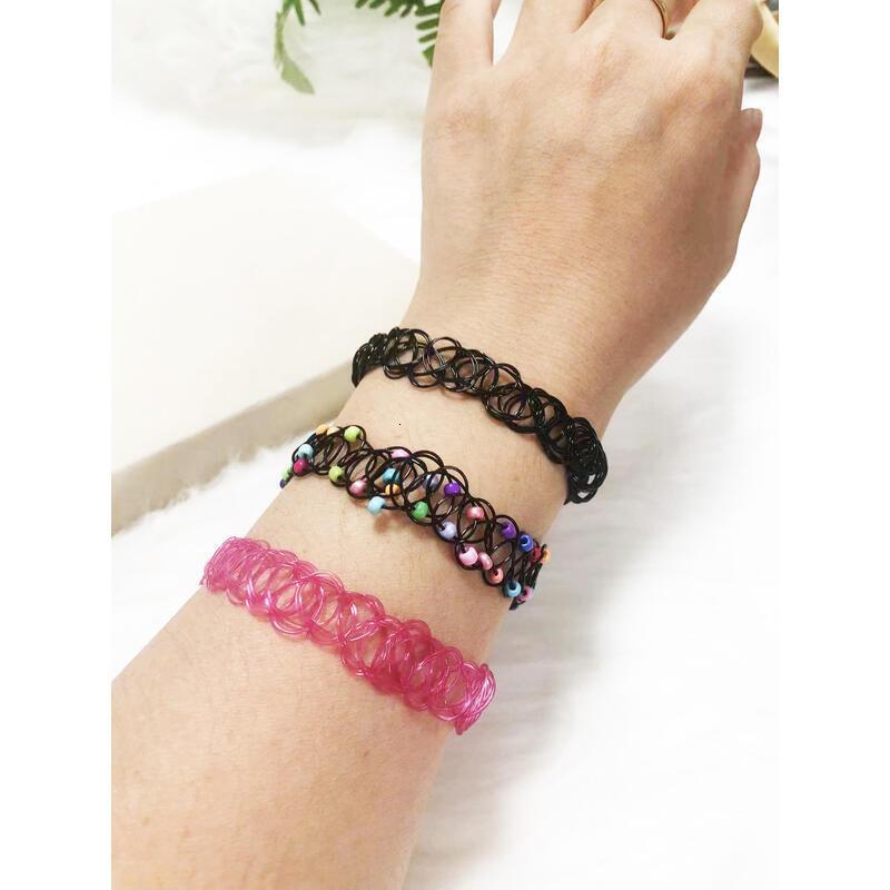 Vintage-Inspired Stretchy Choker Necklaces - A Nostalgic Touch to Your Outfit