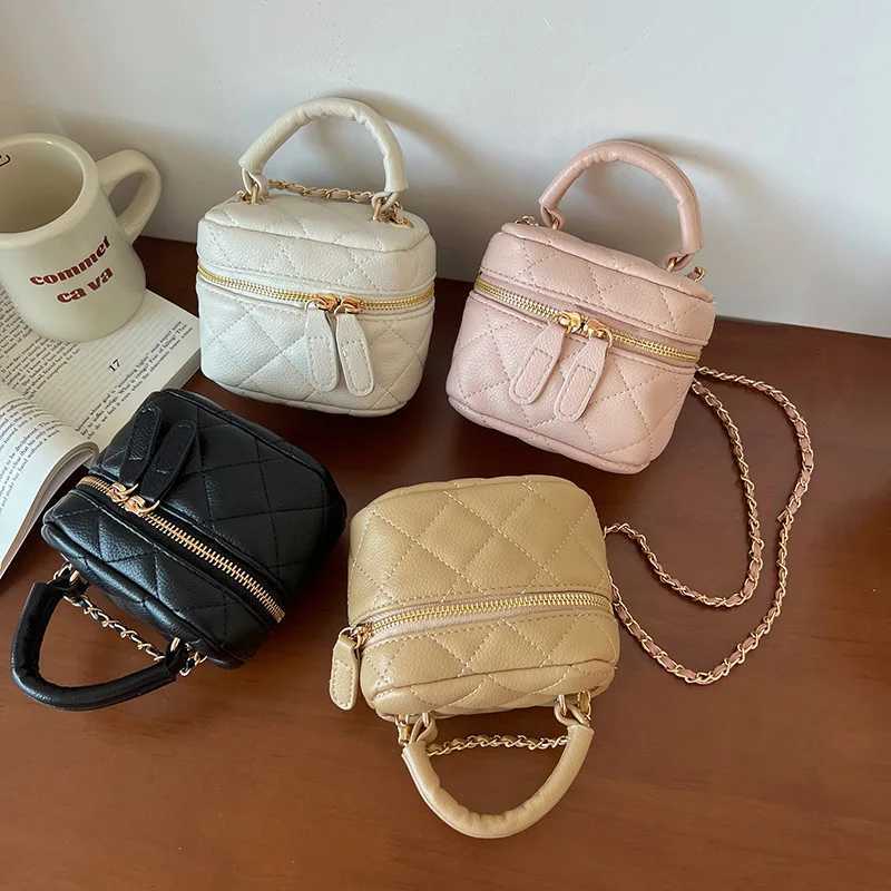 Womens shoulder bag perfume Fi mini bucket bedding chain Diamd lattice cross body bag Fi luxury designer handbagXJ250412