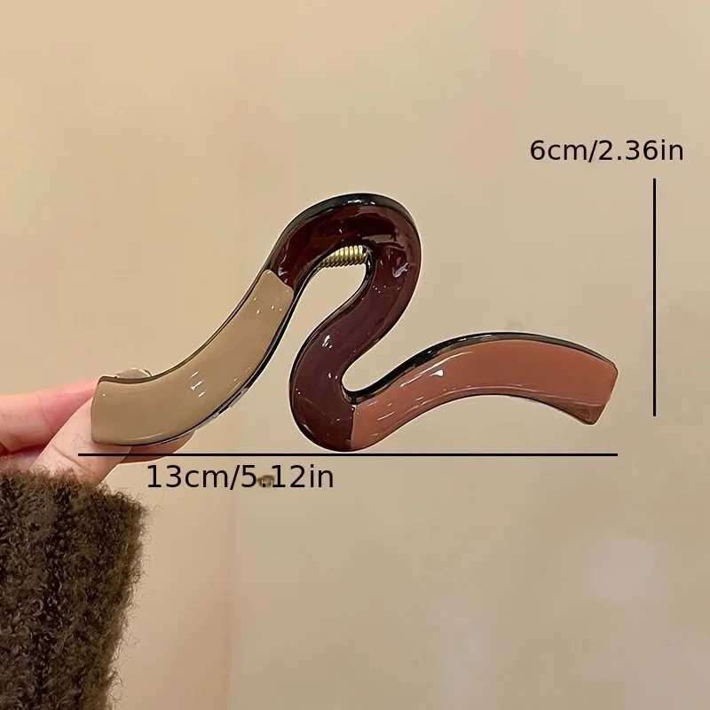 Large wave hair claw clip designed by French minimalists for women high-end shark clip 2025 new style Updos hair accessories. Y2504012