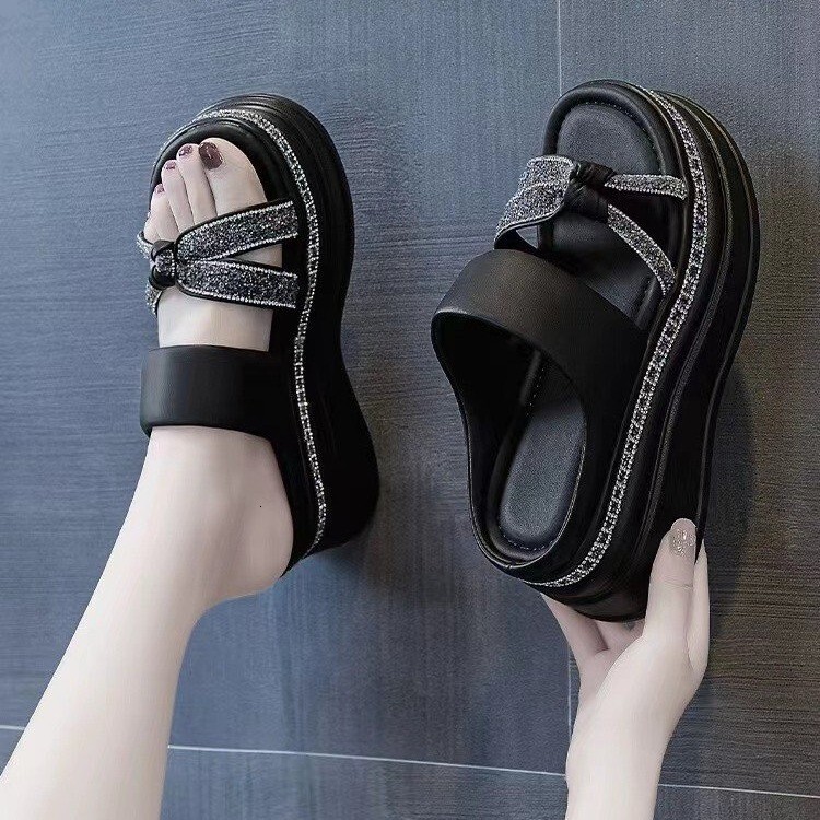 Thick soled inner raised women's 2025 summer new style for external wear, fashionable internet red pine cake slope heel sandals