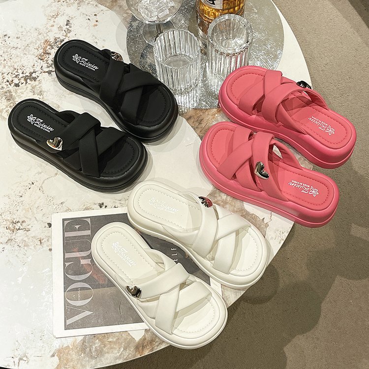 Ladies 2025 summer new net red super fire slippers wear soft soles thick soles to increase the beach one word sandals tide shoes
