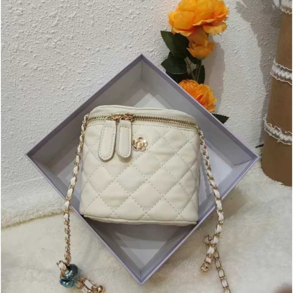 Fashion Stitched Leather Crossbody Bag with Chain Strap and Zipper Closure - Womens Trend Shoulder Crossbody BagW251112