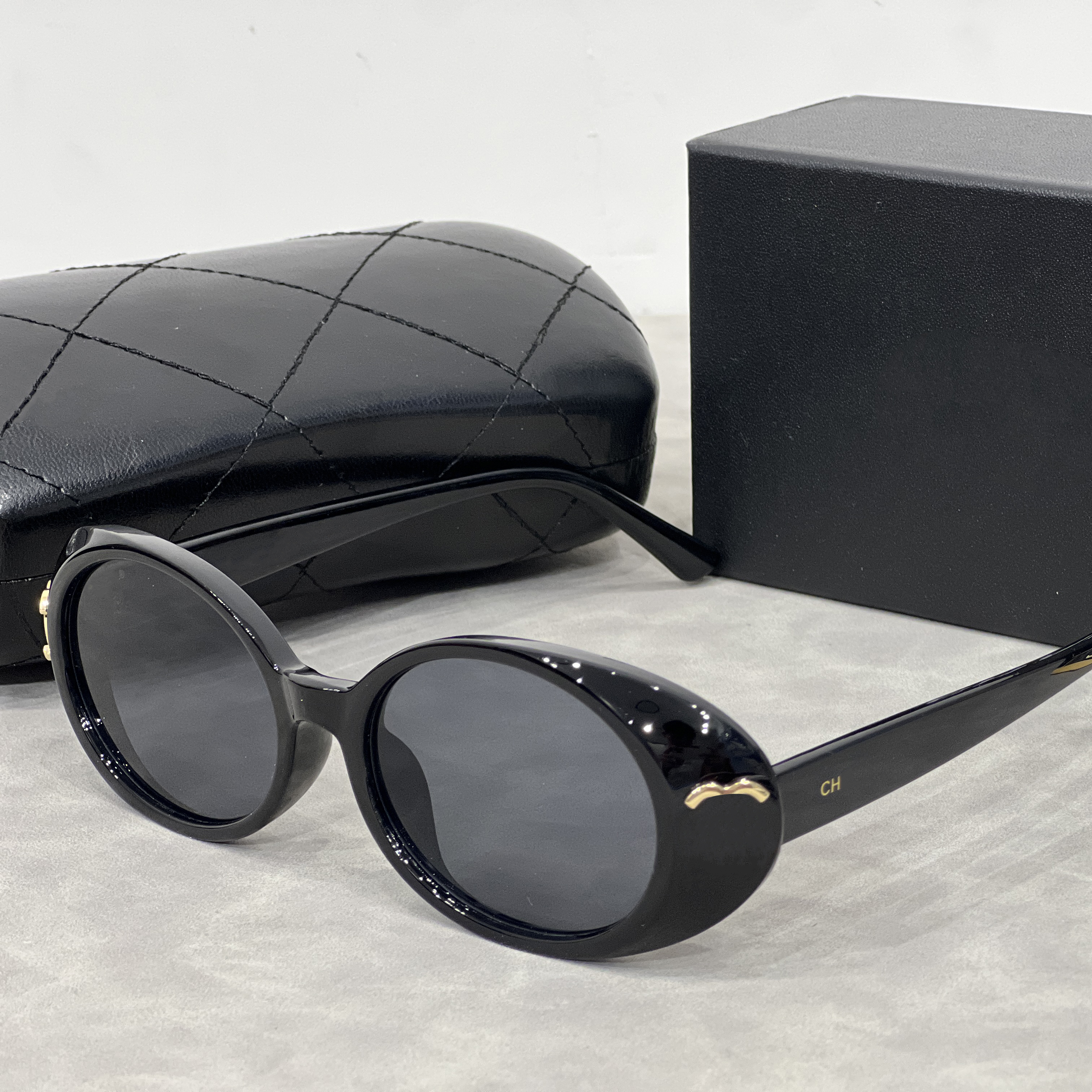 Designer sunglasses for women, fashionable classic luxury full frame sunglasses, outdoor beach travel photography decoration, UV resistant sunglasses, high-quality
