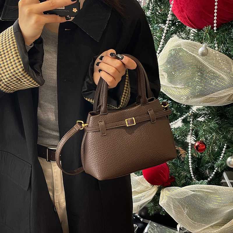 Womens Fashion Shoulder Bucket Bag PU Leather Retro Bucket Cross Body Bag Adjustable Shoulder Strap Luxury Sahel Bag Womens Date BagXJ250412