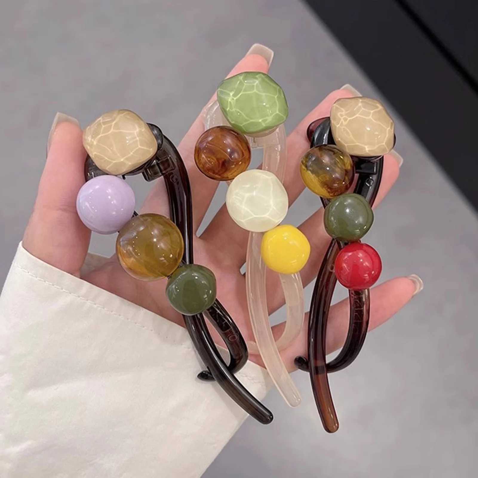 Womens summer bucket retro colored spherical hair clip daily shopping travel hair clip shark hair clip 1 piece Y2504012