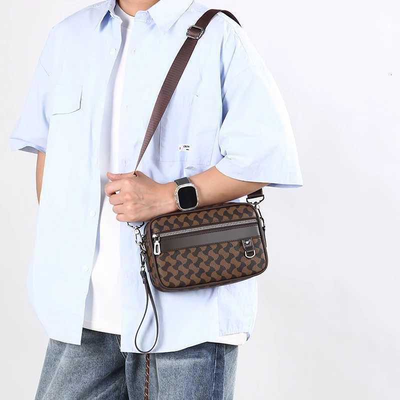 Fashion Business Shoulder Bag PU Leather Men Clutch Bag Wide Strap Crossbody Bag Designer Casual Male Messenger Pack Phone PurseT2511112