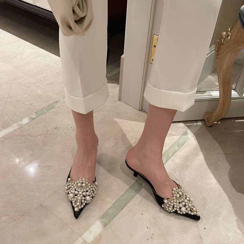 Product 2025 New Fashionable Pointed Pearl Half Dragged Thin Cool Dragging Women's Shoes, Size 42 Baotou Middle Heel Slippers