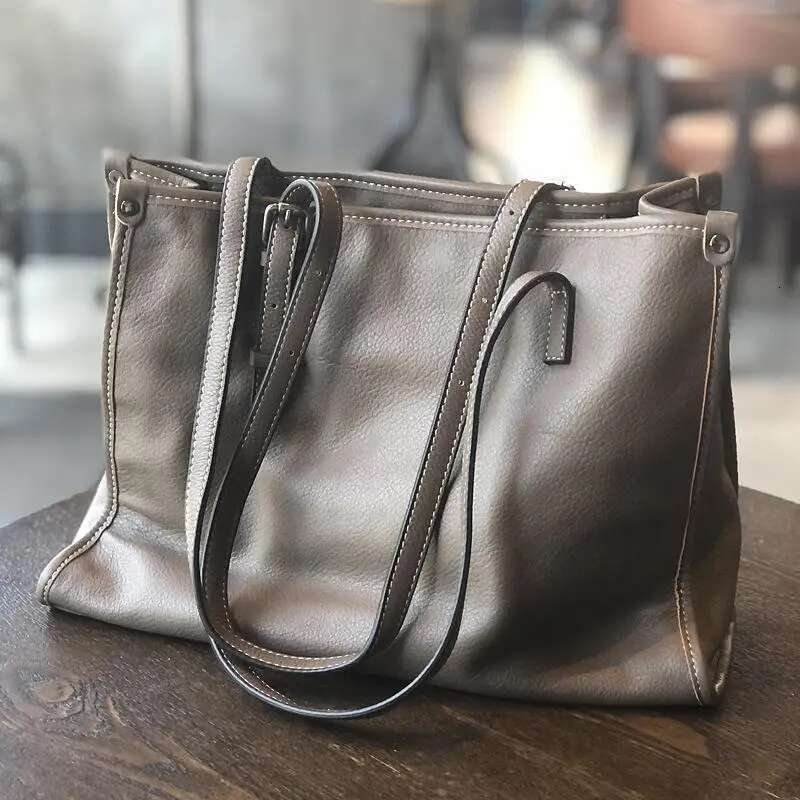 Genuine Leather Tote Bag Women Autumn Winter 2025 New Fashion Large Capacity Commuter Real Cowhide Shoulder Bags