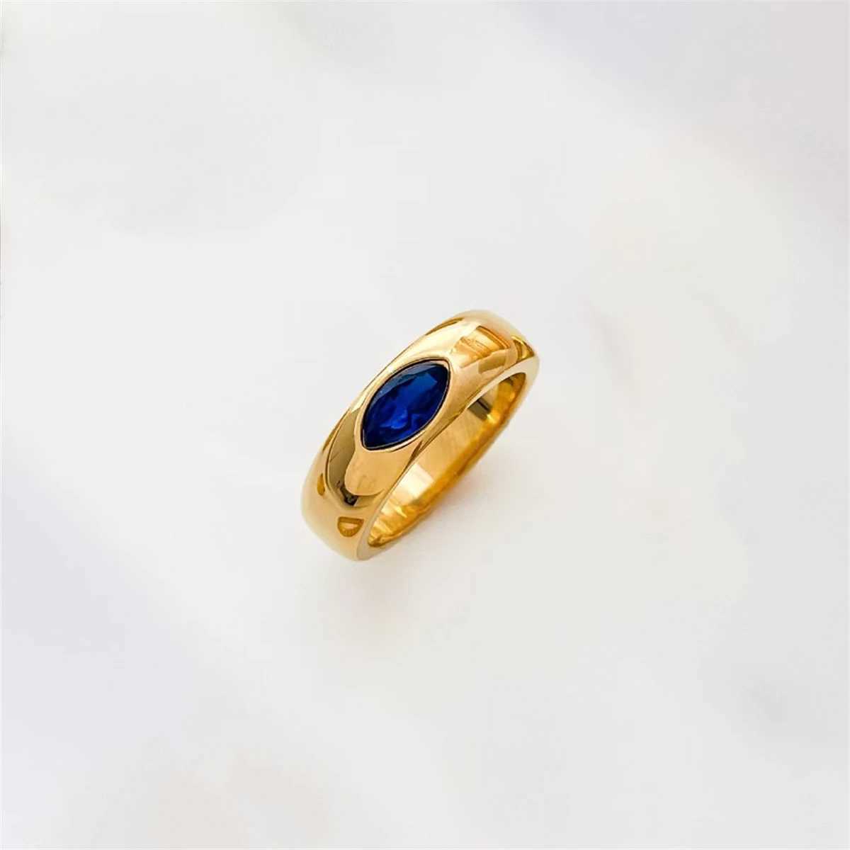 Vintage 18K gold-plated stainless steel colored rhinestone inlaid ring suitable for womens fashion jewelry party giftsXJ250412
