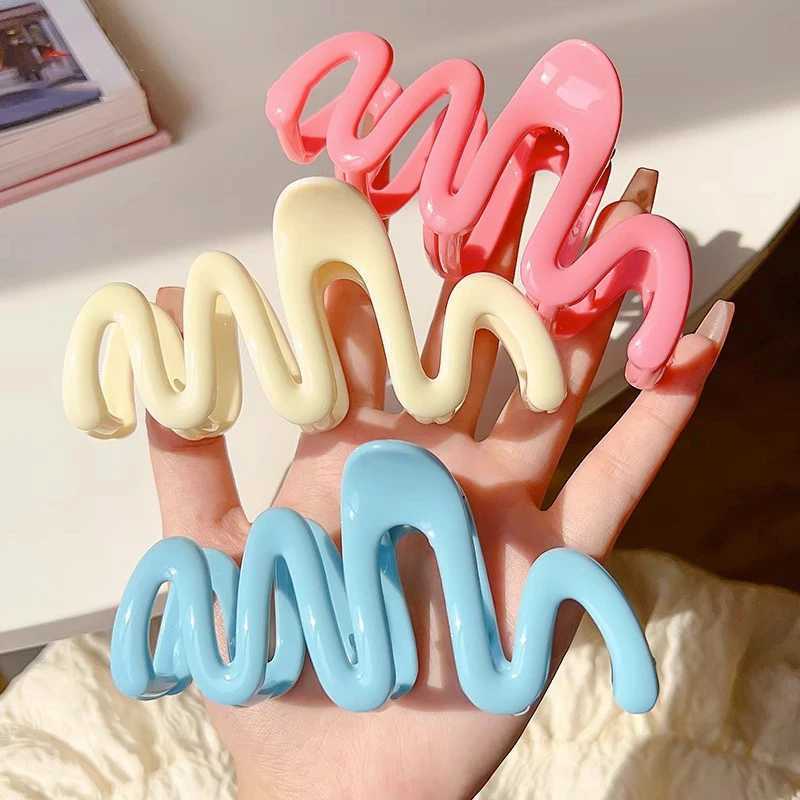 Dopamine cream geometric wavy line back hair claw hair claw clip womens hair clip ponytail hair accessories Y2504012