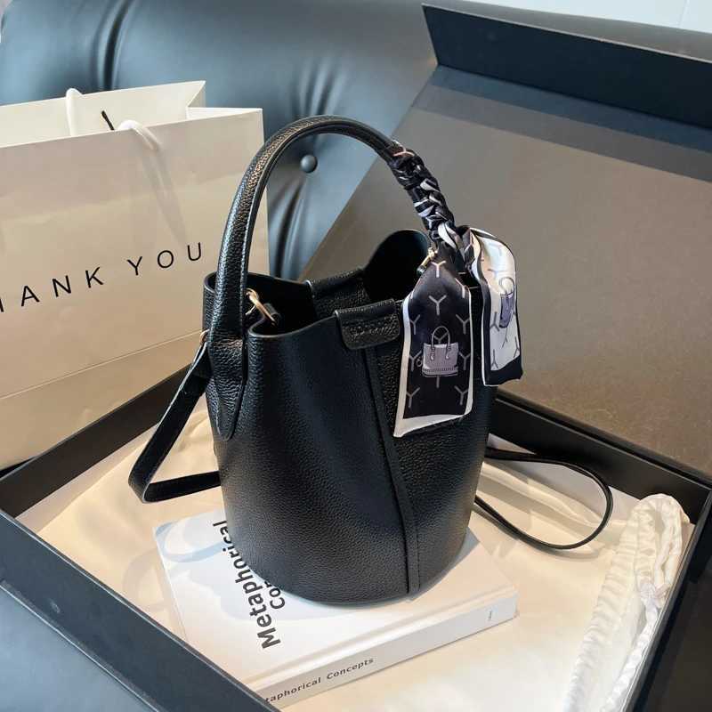 Fashionable summer tree shadow texture soft womens leather bucket bag for beginners holding one shoulder cross body bagXJ250412