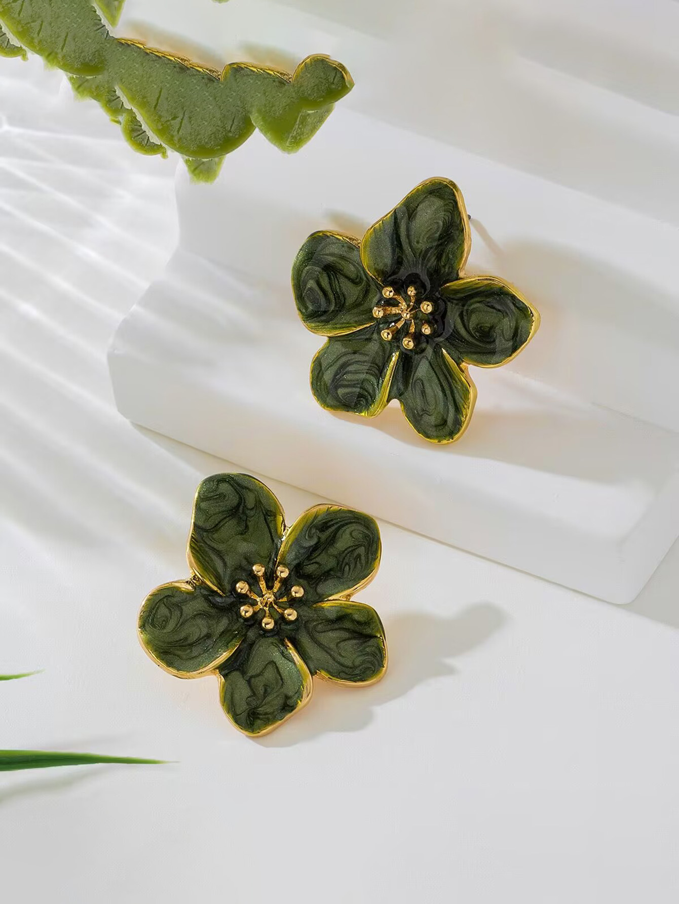 Ladies' earrings cloud drip oil flower shaped earrings