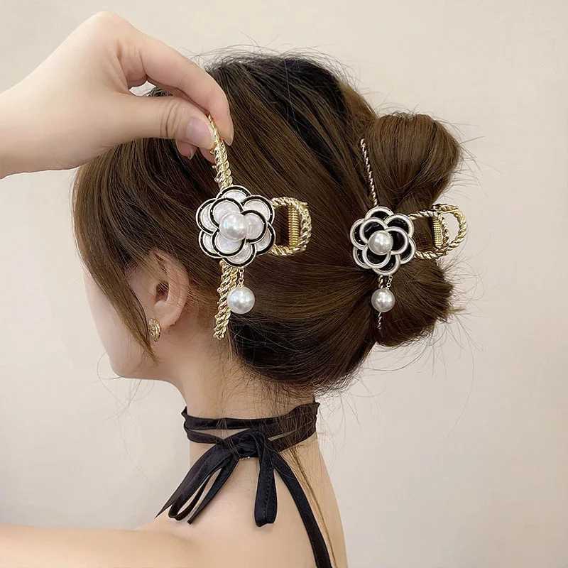 New retro pearl hair claw clip suitable for girls camellias handmade fashionable and elegant ponytail clip decorative ACCESSORI Y2504012