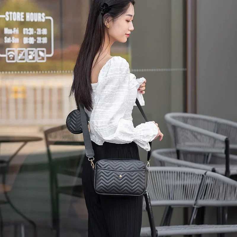 Womens PU Leather Crossbody Bag Zipper Handbag Fashion Retro Korean V Pattern Causal Travel Bag Female Phone Purse Shoulder BagT2511112