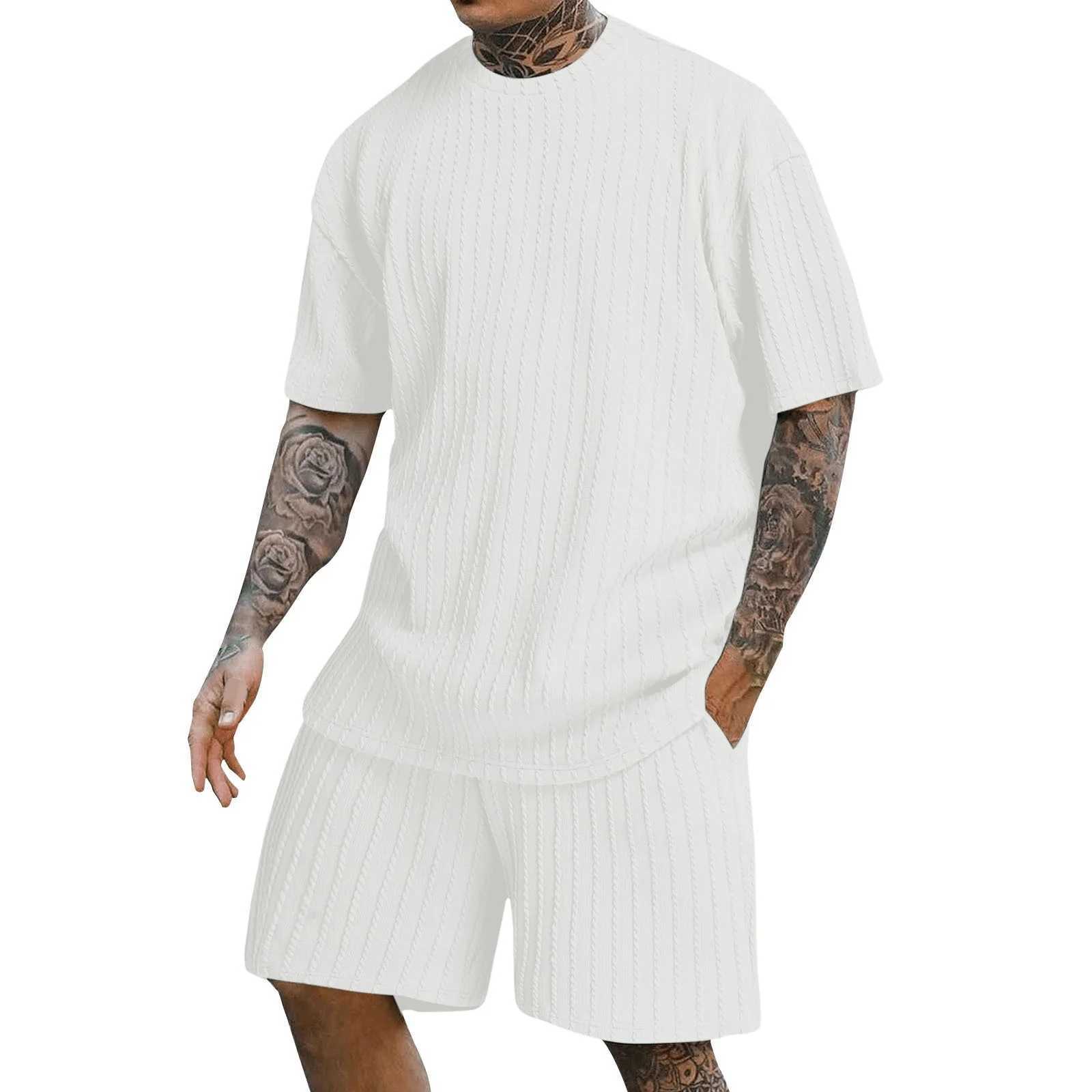 Summer Mens Casual Crewneck Two Comfortable Striped T-shirts Fashion Shorts Loose Street SportswearXJ250412