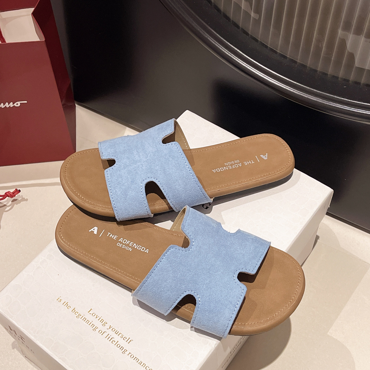 Flat bottomed slippers free Shipping sandals Designer Soft soled slippers One word dragging Wearing beach shoes outside