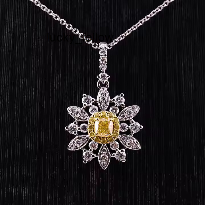 18k with Moissanite Colorful Pendant Necklaces for Women Moissanite Diamond Flower Real Diamond Necklace Gift For Loved