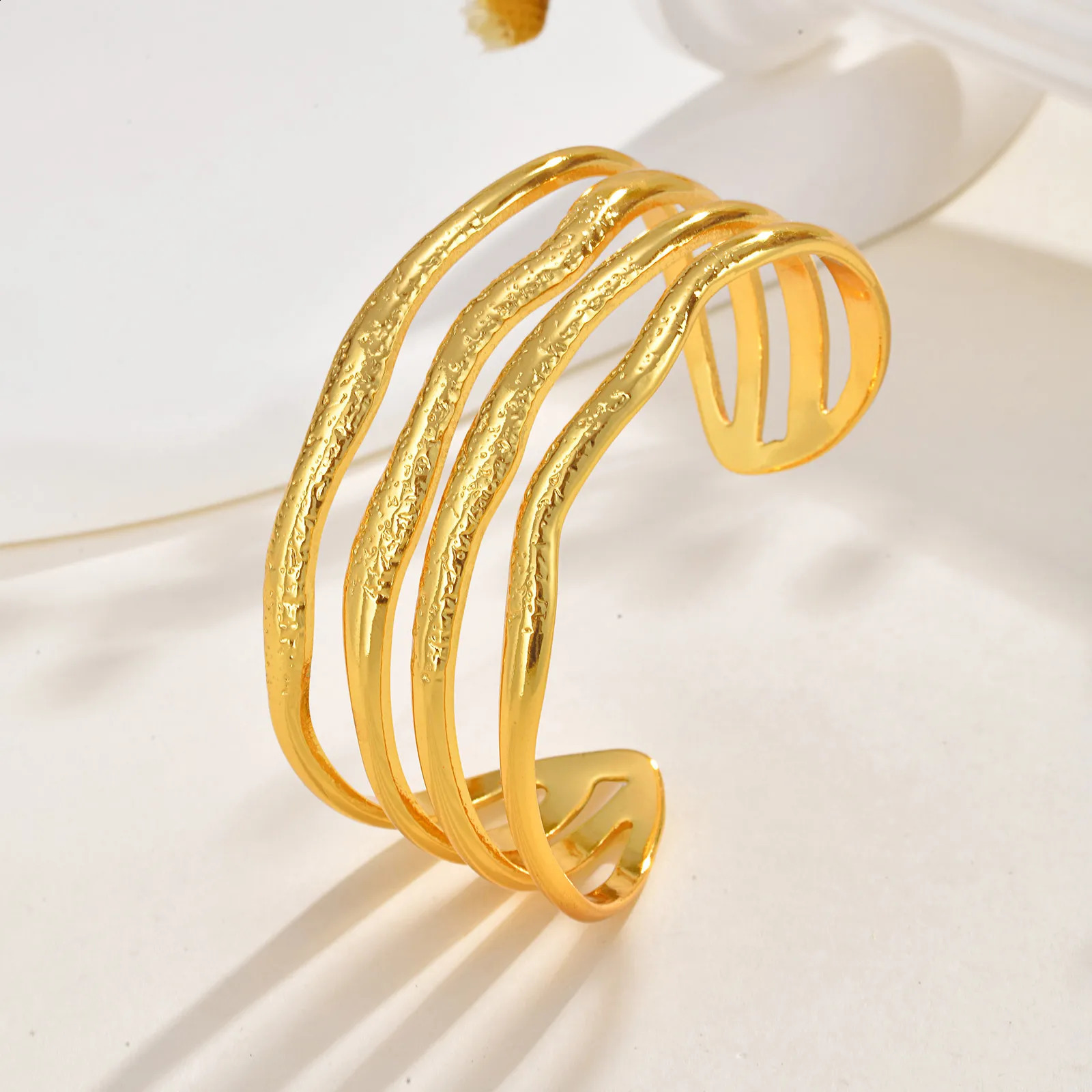 Short and chubby wide cuff starfish bracelet for women 18K genuine goldplated open stainless steel jewelry 250410