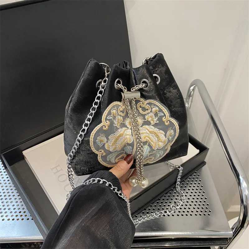 Chinese style womens handbag 2025 new sturdy and beautiful chain bag niche single shoulder cross bucket bagXJ250412