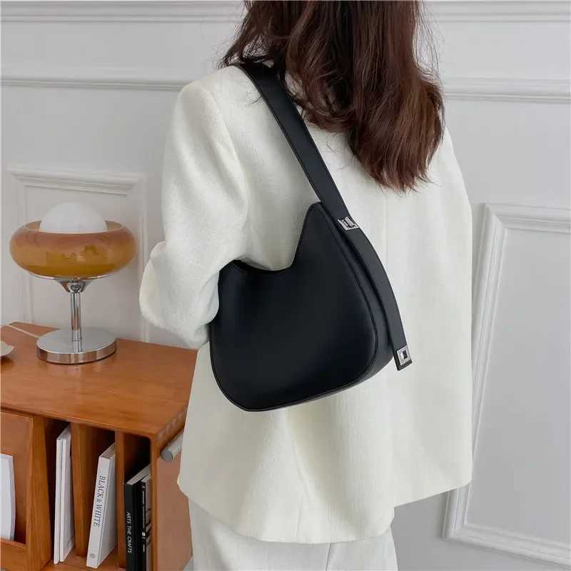 New Trendy and Fashionable Shoulder Underarm Bag PU Leather Solid Color Tote Handbag Luxury Brand Female Portable Shoulder BagT2511112