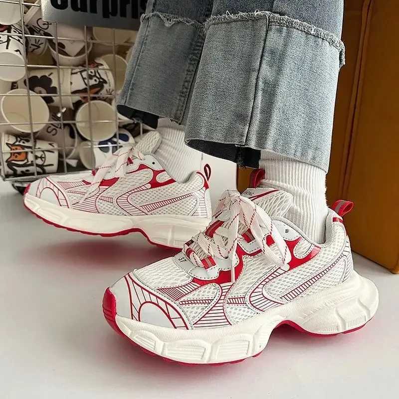 Chic Chunky Sneakers Wen Men 2024 New Design White Red Ladies Sports Shoes Cfortable Wide Sole Casual Shoes 41 42 Big Size Z250411