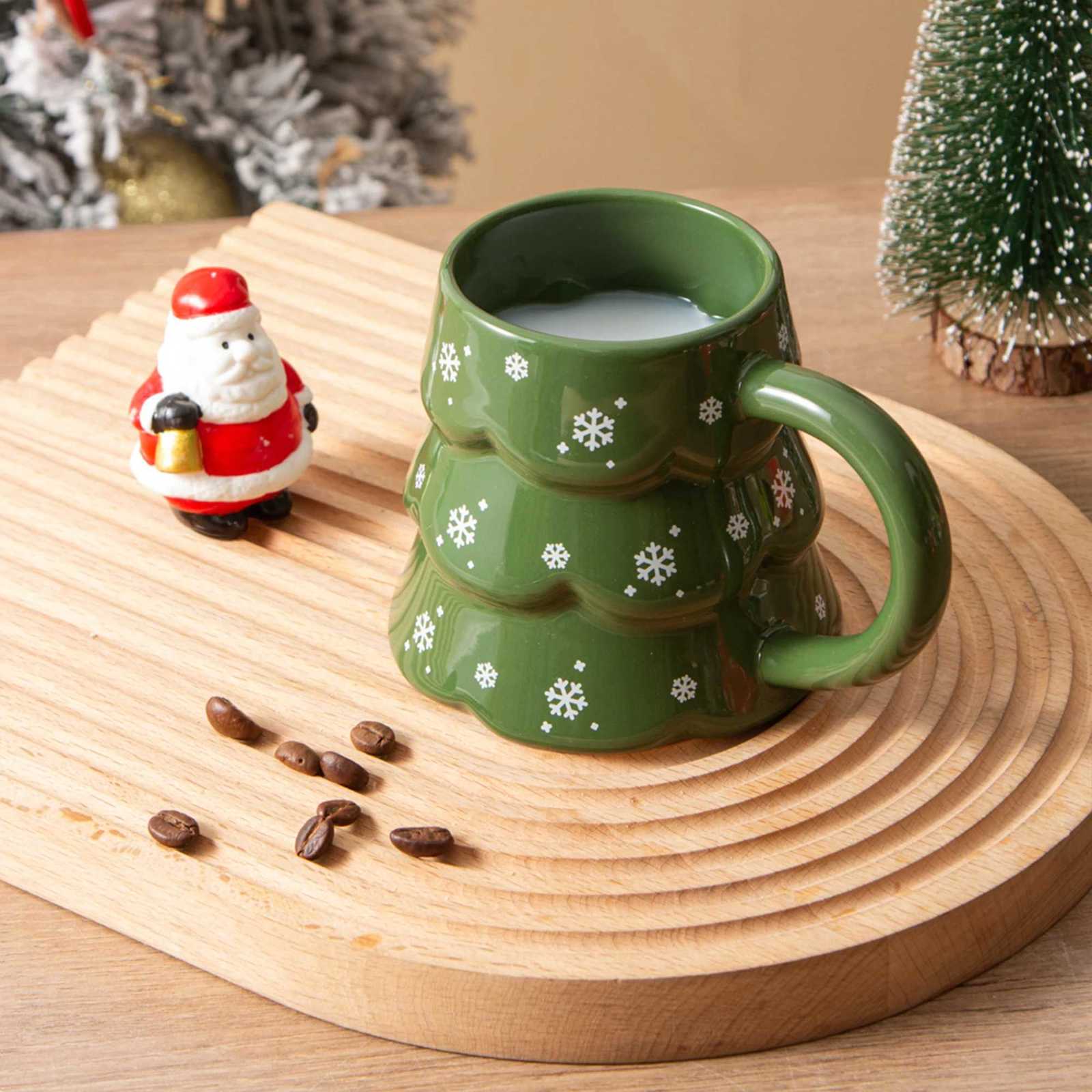 Christmas 1PC Christmas Tree Shaped Mug Creative Ceramic Coffee Cup for Home Living Room Restaurant Office Coffee Latte Milk Drinks Y251112