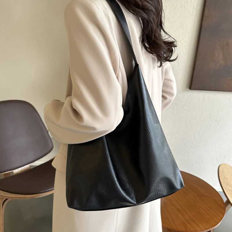 Retro soft PU leather womens shoulder bag commuting large handbag womens casual handbagXJ250412