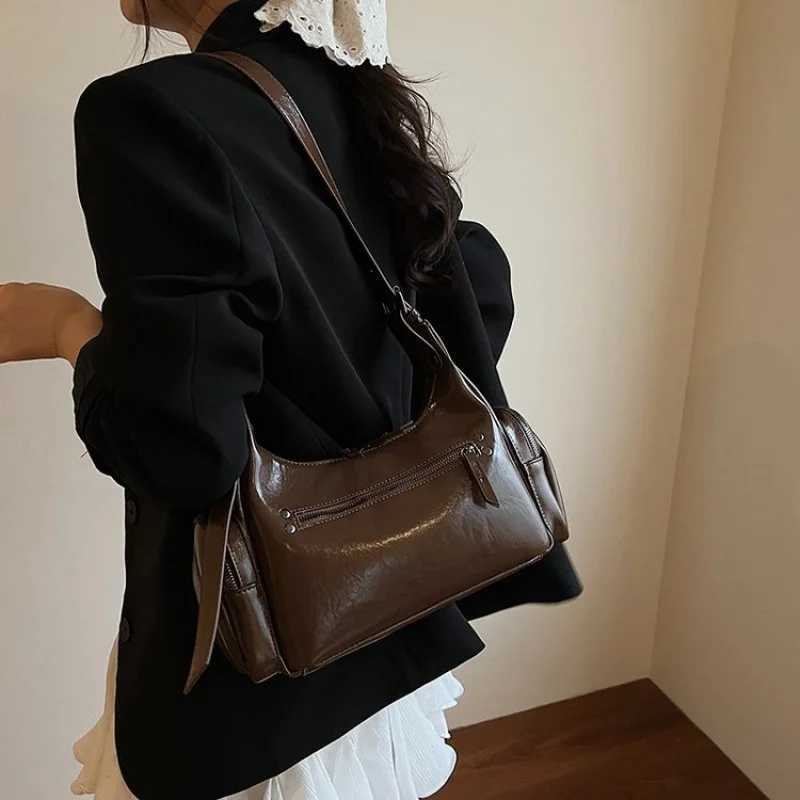 Luxury Brand High-End Leather Womens Shoulder Bag Popular Classic Elegant Edge Trendy Casual Daily Commuter BagW251111
