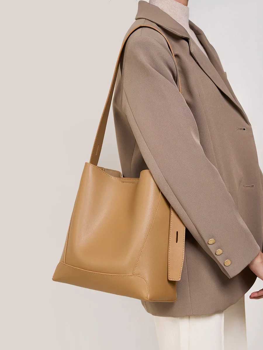 Womens Fi luxury designer handbag womens fashion handbag womens fashion casual handbag large capacity cross body bagXJ250412