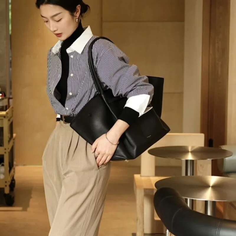 casual leather simple and versatile large capacity singleshoulder hand tote bag for women 2025 spring