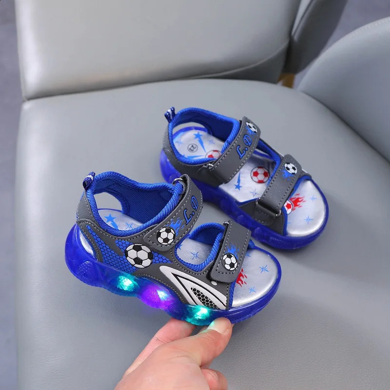 Kids LED Light Shoes Little Boys Sandals With Lights Kids Glowing Light Beach Shoes Childrens Shining Light Soft Bottom Sandals 250411